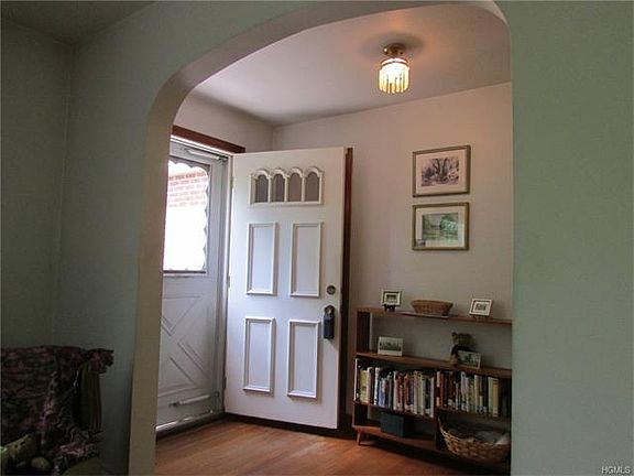 5th image of 291 Quassaick Ave