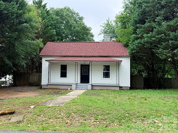 3rd image of 305 N Poplar St