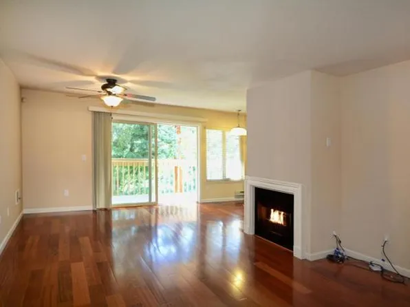 300 Glenwood Cir APT 195, Monterey, CA 93940