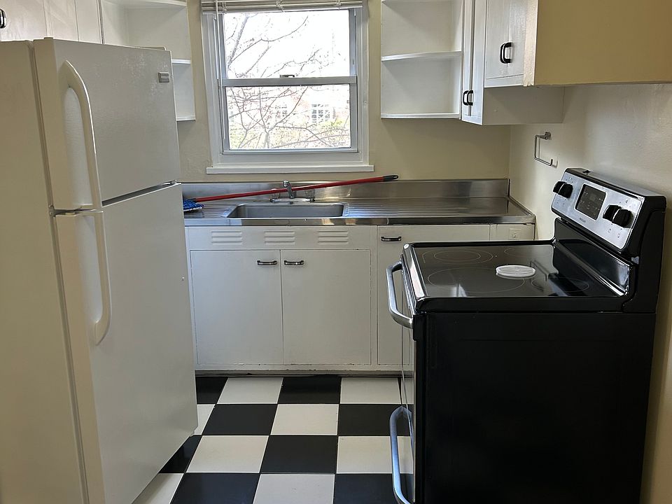 1st image of 877 Farmington Ave #881-301