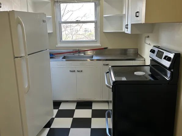 877 Farmington Ave #881-301, West Hartford, CT 06119