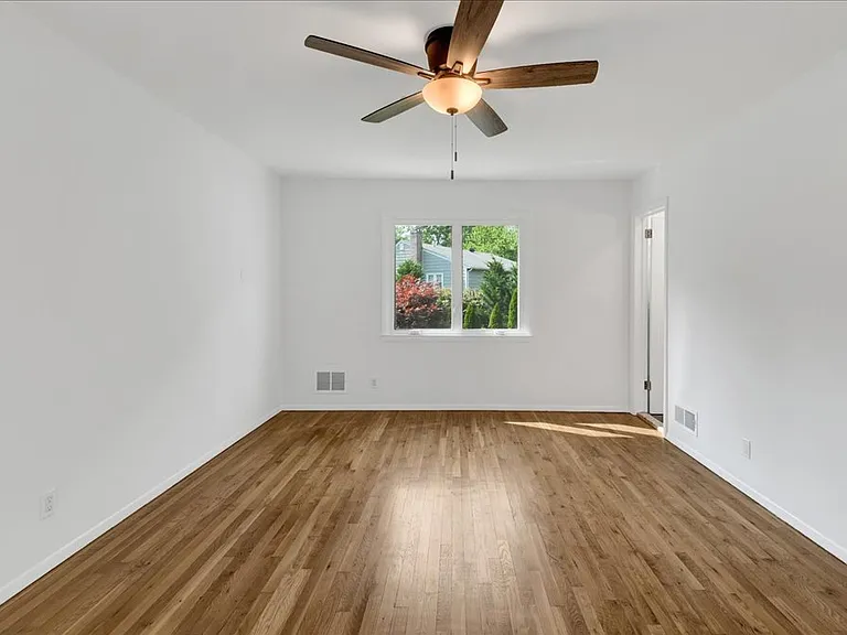 118 Van Etten Blvd — Photo 19