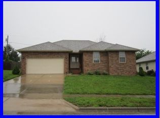 569 N Cherrywood Ave, Republic, MO 65738