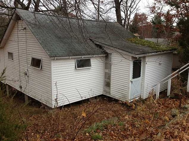 2nd image of 4 Lakeview Dr