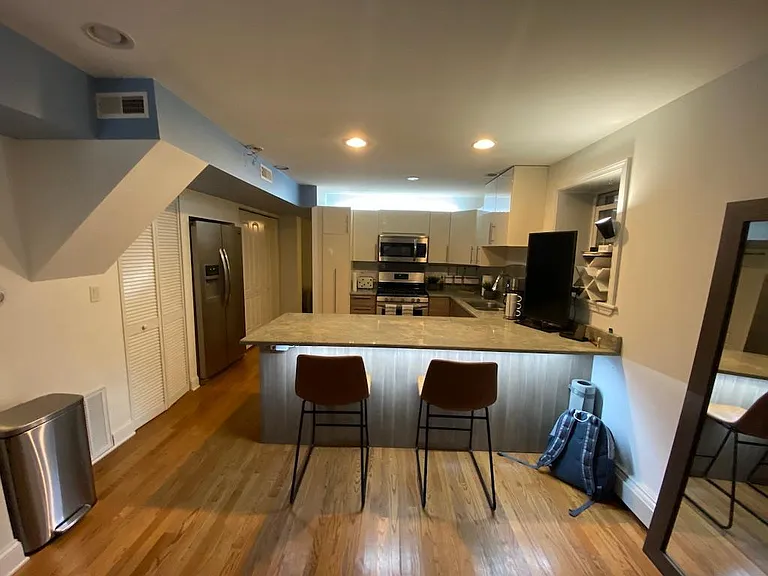 634 W Barry Ave #GDN — Photo 2
