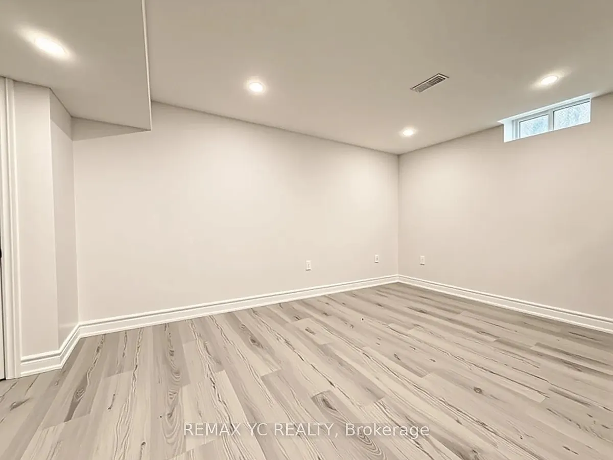 Building Photo - 402 Handley Cres #BASEMENT
