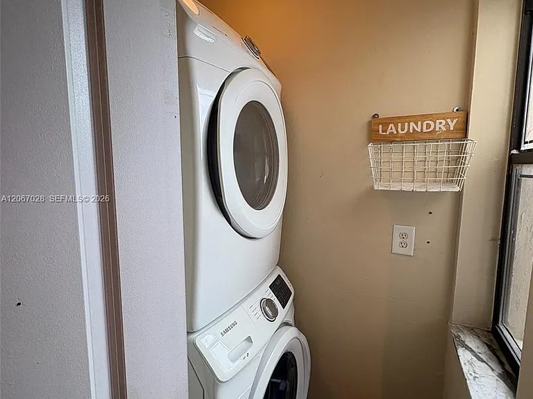 233 SE 11th Ave #233 — Photo 3