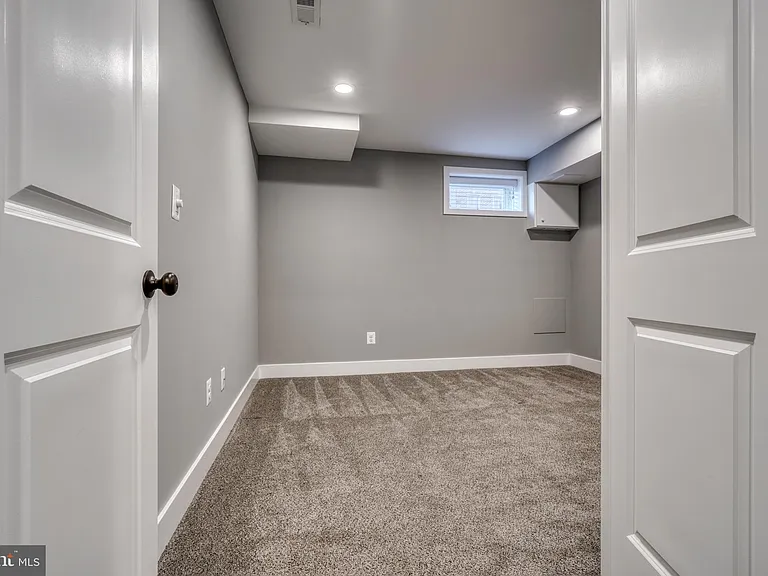 939 S Baylis St — Photo 18
