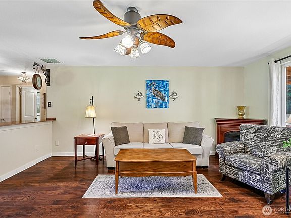 5th image of 11606 20th Street NE