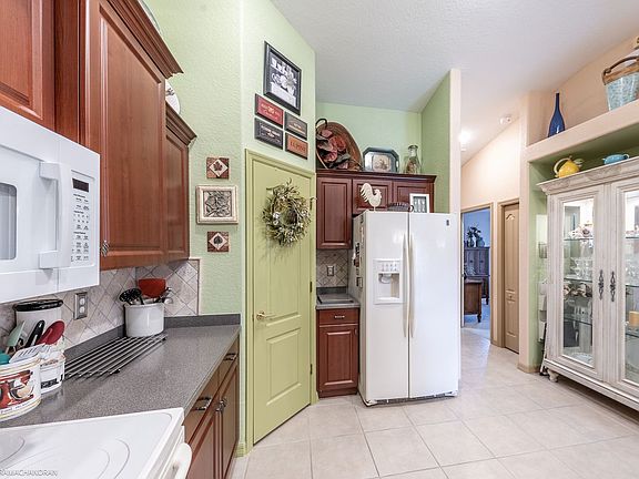 3rd image of 3494 Lakewood Blvd