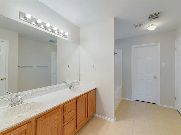 13460 Athens Trl — Photo 13