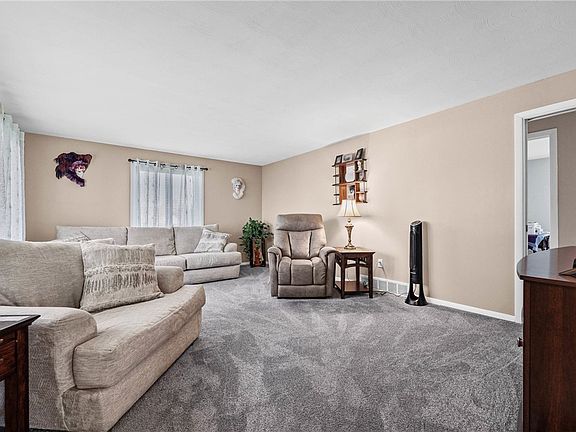 3rd image of 475 Burritt Rd