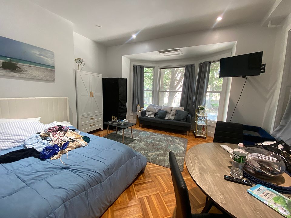 1st image of 23 Regent Cir #1