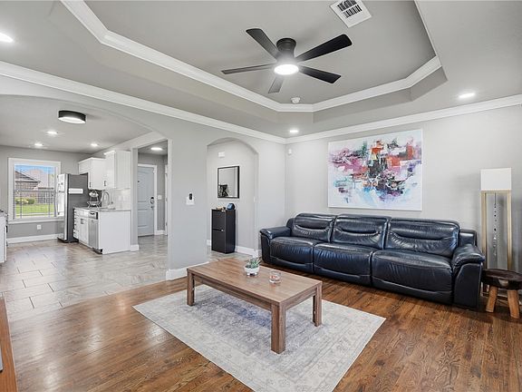 5th image of 3807 Capstone Ave
