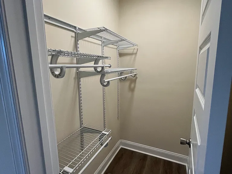West Franklin Apts — Photo 34