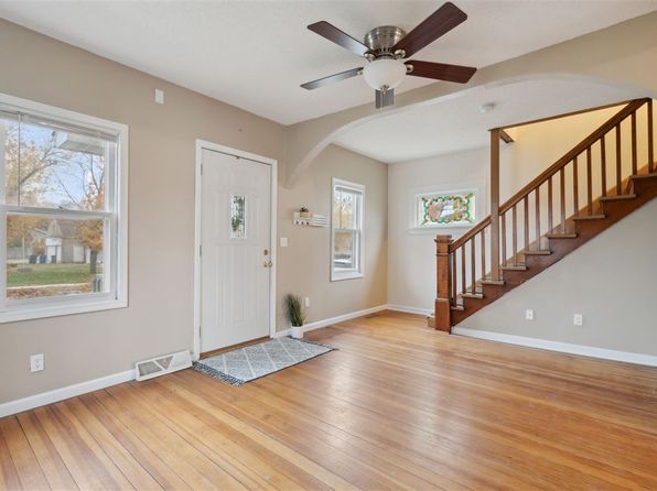 1107 10th St NW, Cedar Rapids, IA 52405
