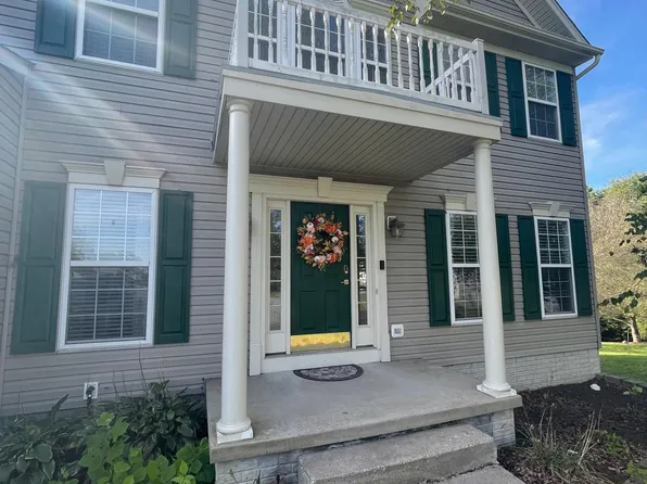 2 Hook Dr, Martinsburg, WV 25405