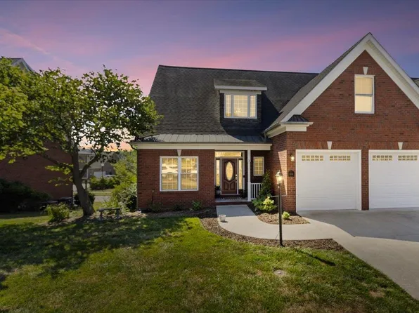 8538 Whistling Straits Dr, Radford, VA 24141