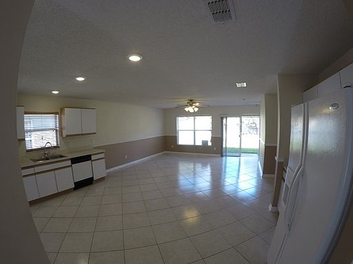 4th image of 1218 Seneca Falls Dr