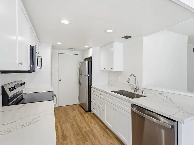 15192 Moir Ct — Photo 8