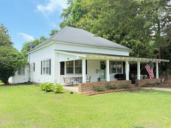 122 E Station Street, Mount Olive, NC 28365