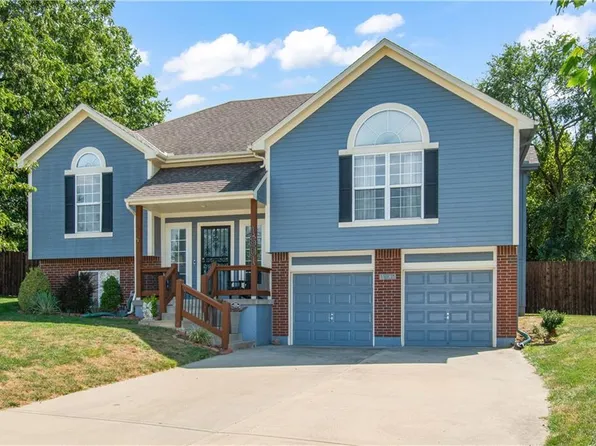 1601 Kimberly Ct, Greenwood, MO 64034