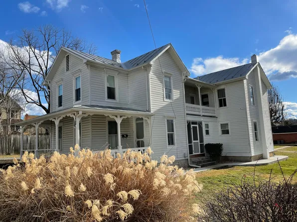 404 Virginia Ave, Shenandoah, VA 22849