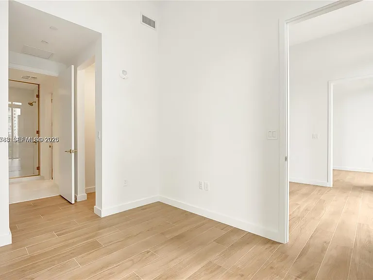 2655 S Bayshore Dr #403 — Photo 7