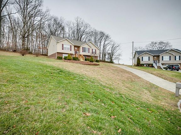 3rd image of 1413 Martins Glen Ln
