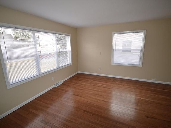 5th image of 1715 37th Ave NE