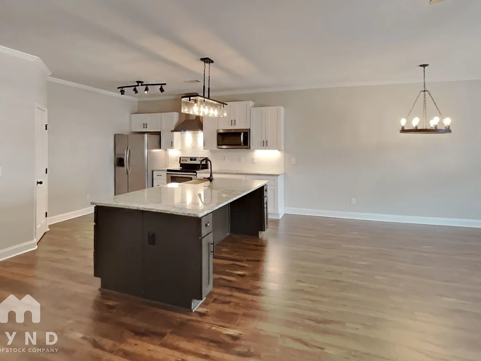 4 bed, 4.0 bath, 3120 sqft, $2,995 — Photo 4