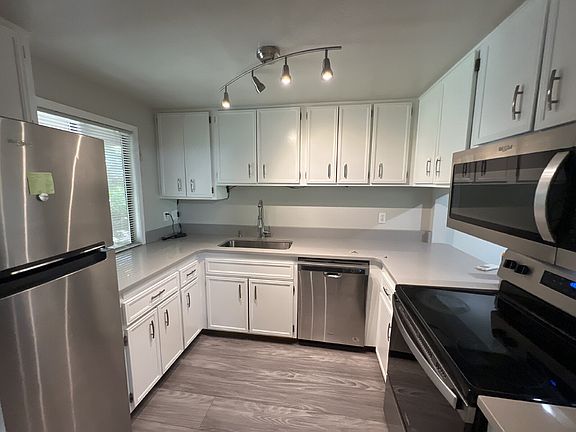 3rd image of 3845 Colony Oaks Dr