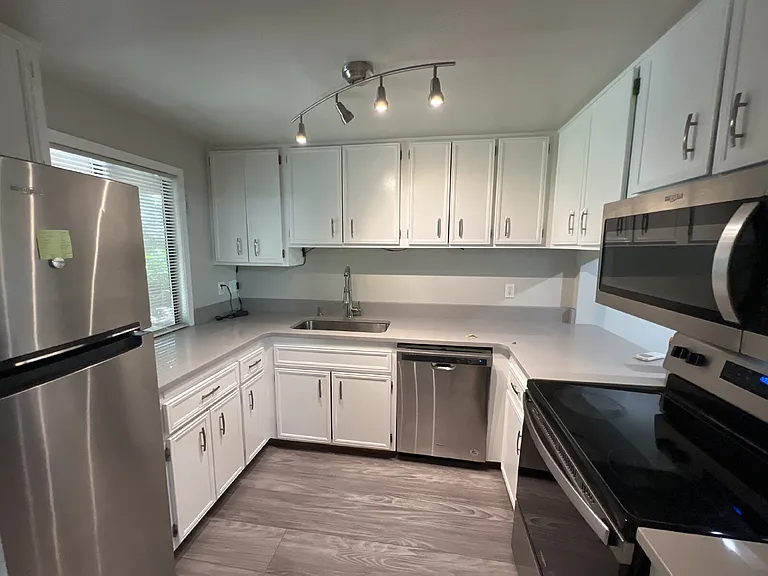 3845 Colony Oaks Dr — Photo 3