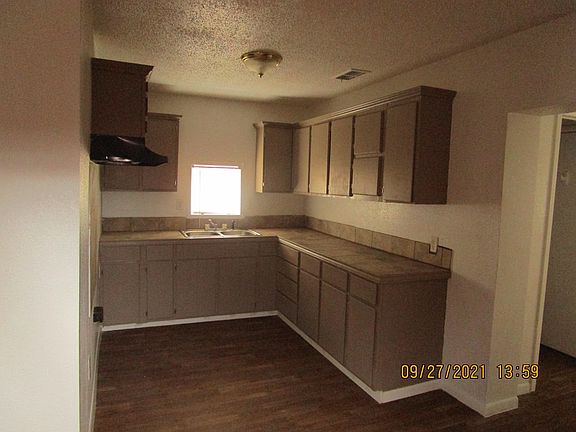 5th image of 1201 N Live Oak St