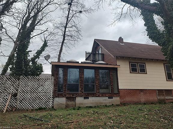 2nd image of 108 Arlington St