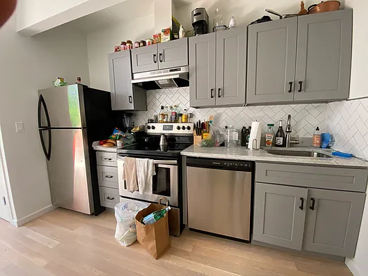 Rented by Capri Jet Realty Corp | media 20