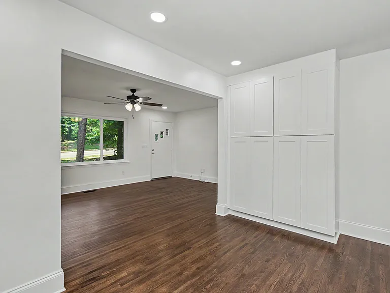 2200 Eastway Dr — Photo 14