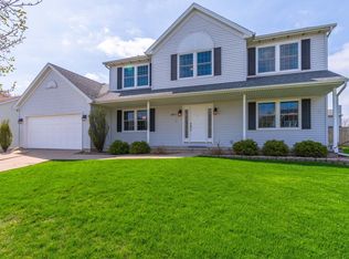 2813 Polo Rd, Bloomington, IL 61704