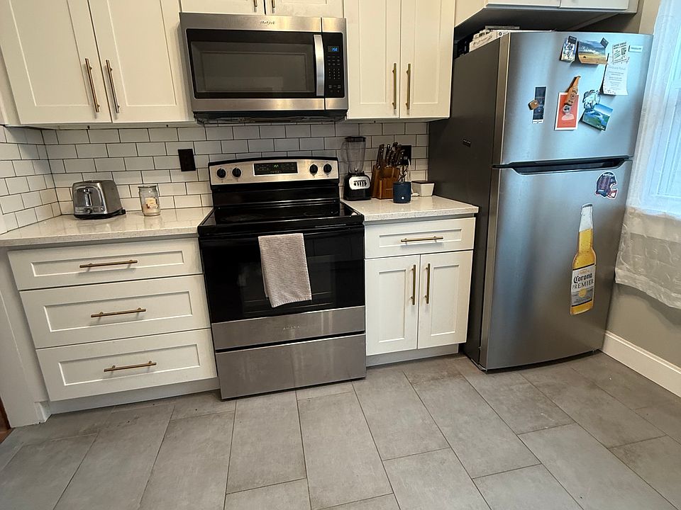 1st image of 98 Fairchild Pl