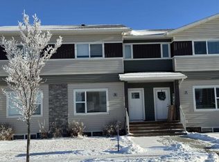 5 W Iron Gate Blvd, Sylvan Lake, AB T4S 0T6