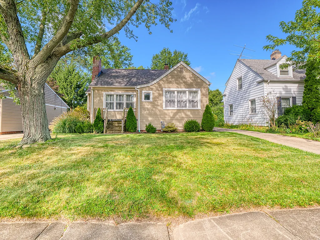570 Juneway Dr photo 1
