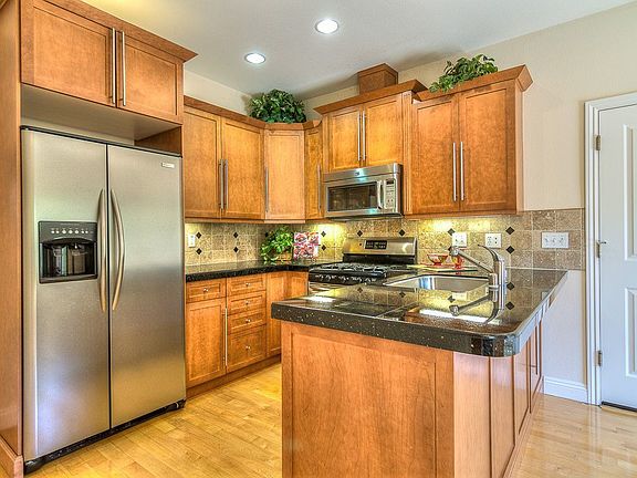 4th image of 1276 Poplar Ave
