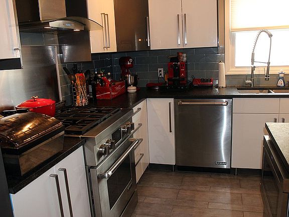 Gourmet kitchen