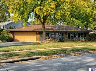 6531 Densmore Rd, Lincoln, NE 68512