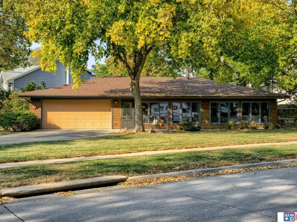 6531 Densmore Rd, Lincoln, NE 68512