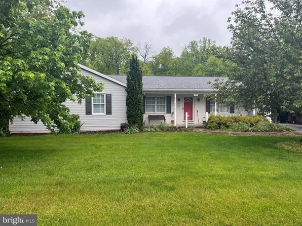315 Friendship Ln, Gettysburg, PA 17325