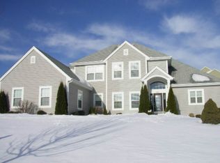 4462 W Woodland Dr, Franklin, WI 53132
