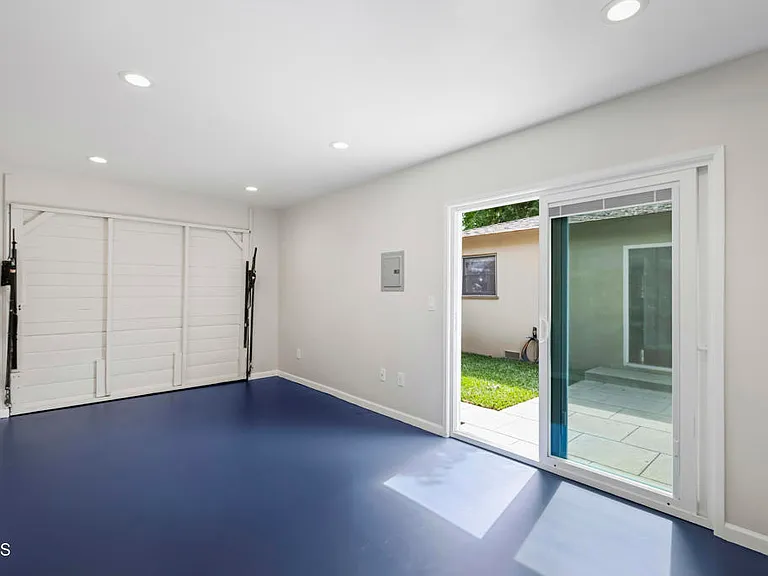 420 Violet Ave — Photo 25