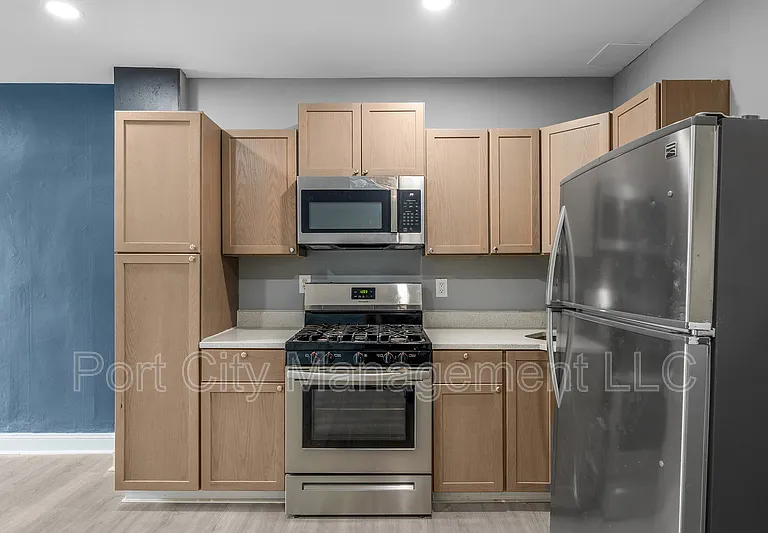 1334 N Luzerne Ave — Photo 11