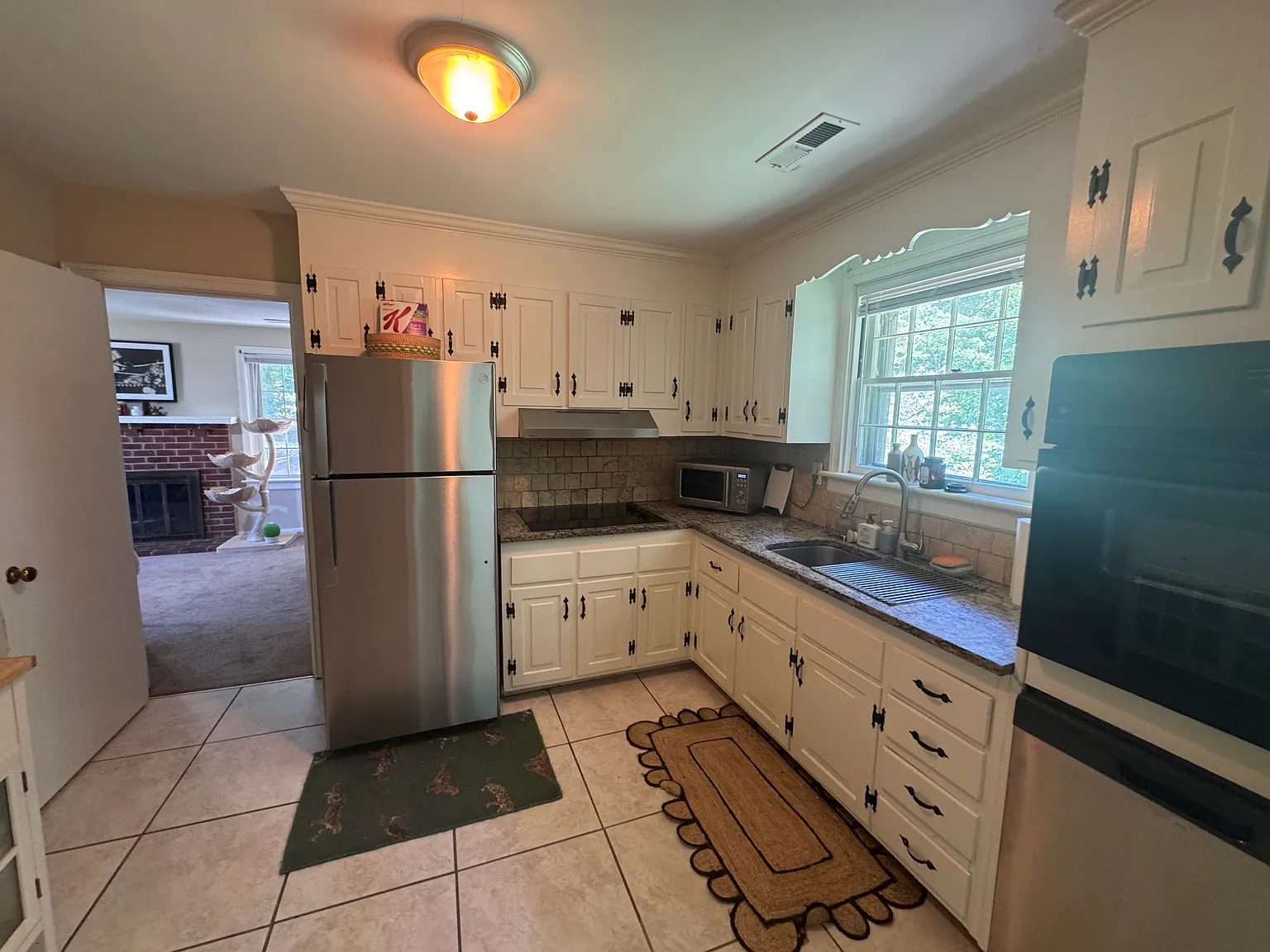 3 bed, 1456 sqft, $2,150 — Photo 4